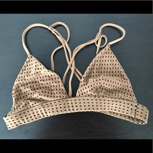 Super cute and comfy acacia top! Only worn twice!